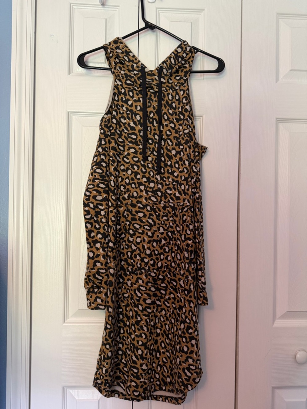 VENUS Leopard Print Long Sleeve Hooded Cold-Shoulder Dress in Tan and Black